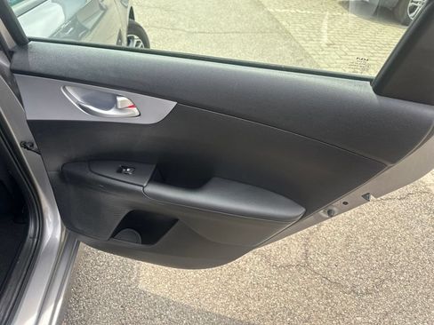 Used 2024 Kia Forte LXS FWD image 31