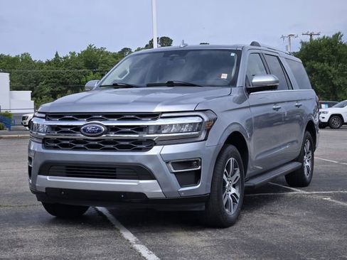 Used 2024 Ford Expedition Max Limited AWD/4WD image 3