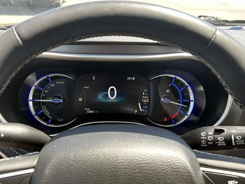 Used 2022 Chrysler Pacifica Touring-L FWD image 26