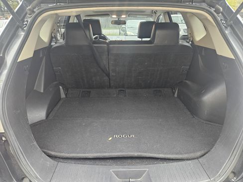 Used 2011 Nissan Rogue SV w/ SL Pkg image 19
