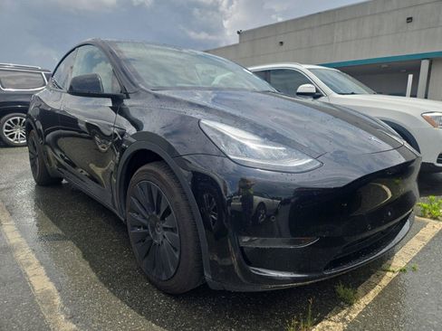 Used 2022 Tesla Model Y Long Range AWD/4WD image 2