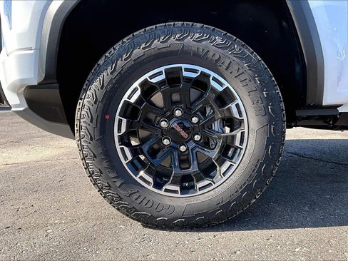 New 2026 GMC Canyon AT4 image 12