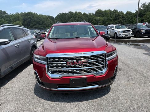 Used 2022 GMC Acadia Denali w/ Denali Ultimate Package FWD image 3