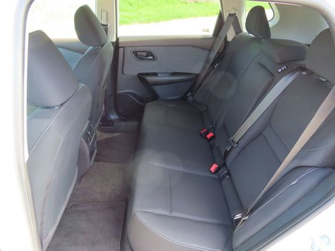 Used 2023 Nissan Rogue S AWD/4WD image 21