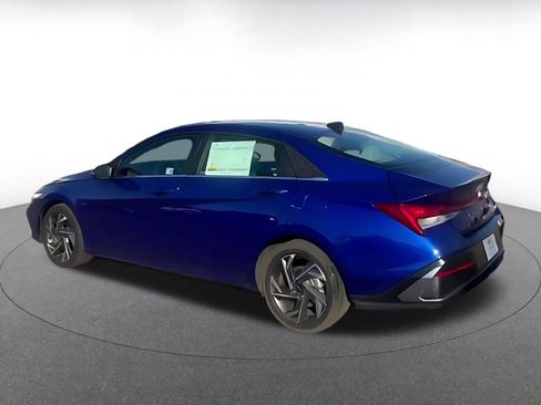 Used 2025 Hyundai Elantra Limited image 10