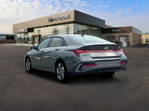 Certified 2025 Hyundai Elantra Sport image 5