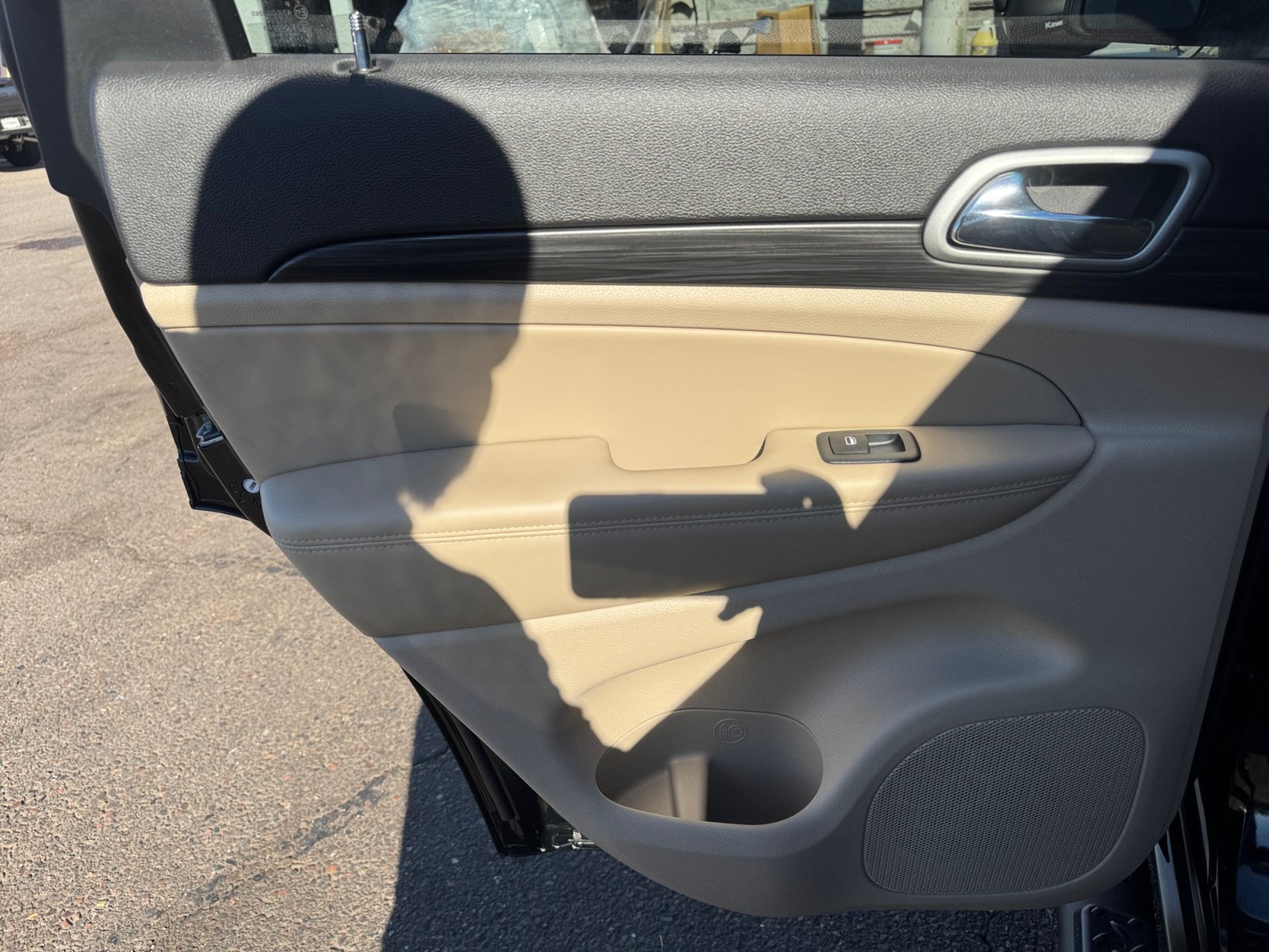 Used 2022 Jeep Grand Cherokee Laredo E RWD image 26