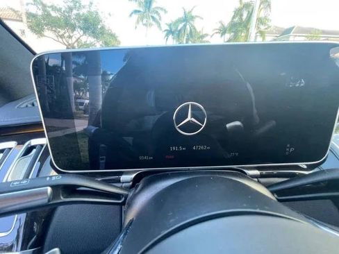 Used 2022 Mercedes-Benz S 580 4MATIC Sedan w/ Rear Seat Package image 9