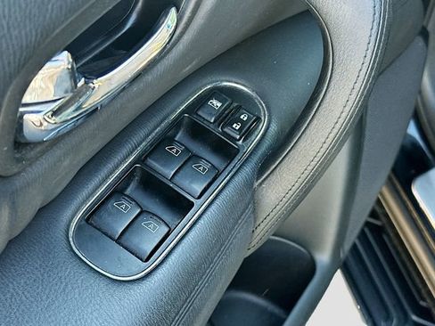 Used 2011 INFINITI QX56 4WD w/ Deluxe Touring Pkg image 19