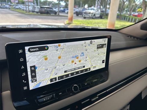 New 2025 Mitsubishi Outlander SE image 12