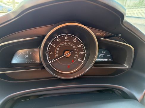 Used 2018 MAZDA MAZDA3 Touring image 4