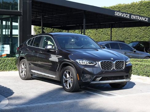 Used 2025 BMW X4 xDrive30i image 2