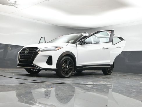 Used 2021 Nissan Kicks SR w/ SR Premium Package image 42