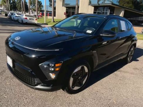 Certified 2025 Hyundai Kona SEL image 4