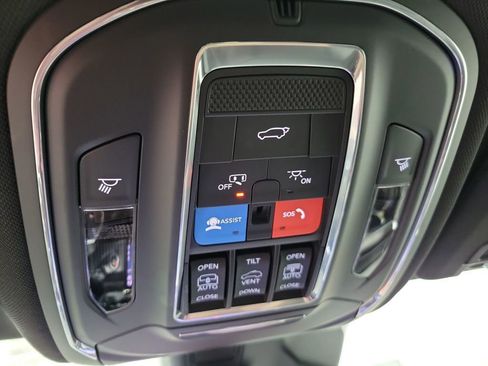 New 2025 Jeep Grand Cherokee L Limited w/ Black Appearance Package AWD/4WD image 20