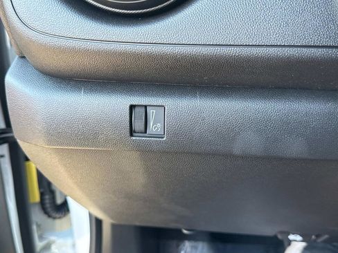 New 2025 Chevrolet Colorado W/T image 27