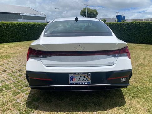Certified 2024 Hyundai Elantra Limited FWD image 6