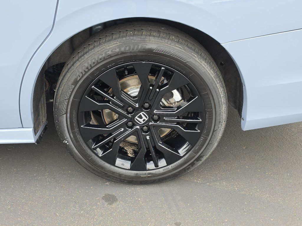 Used 2025 Honda Odyssey Sport-L image 11