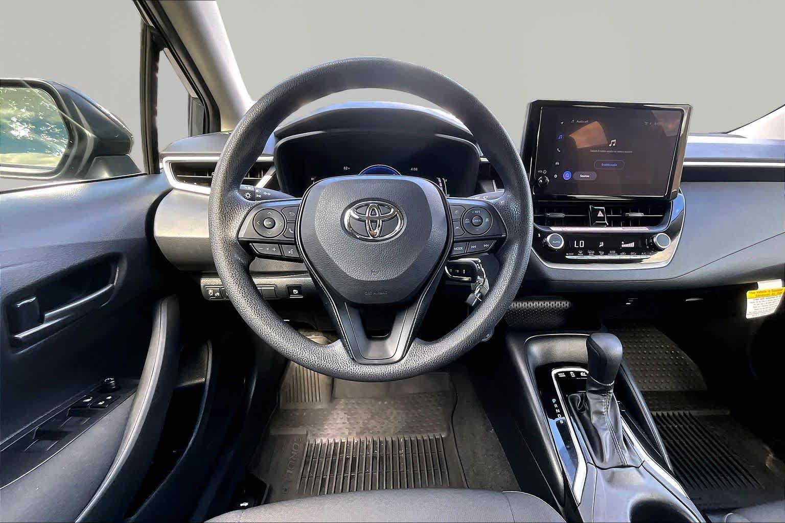 Used 2026 Toyota Corolla LE FWD image 6