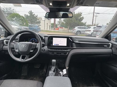 Used 2025 Toyota Camry LE FWD image 19
