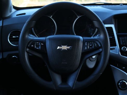 Used 2016 Chevrolet Cruze LT w/ Technology Package image 27