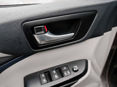 Used 2019 Toyota Highlander XLE image 14