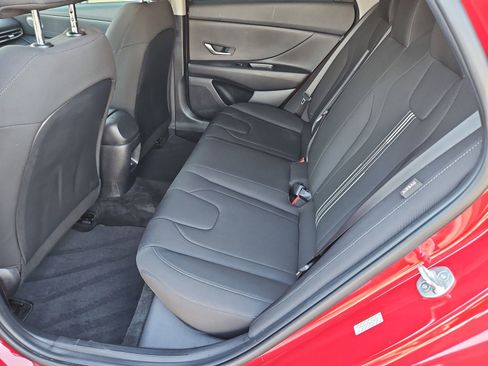 Used 2024 Hyundai Elantra SEL image 18