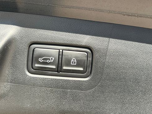 Certified 2025 Hyundai Santa Fe SE image 17