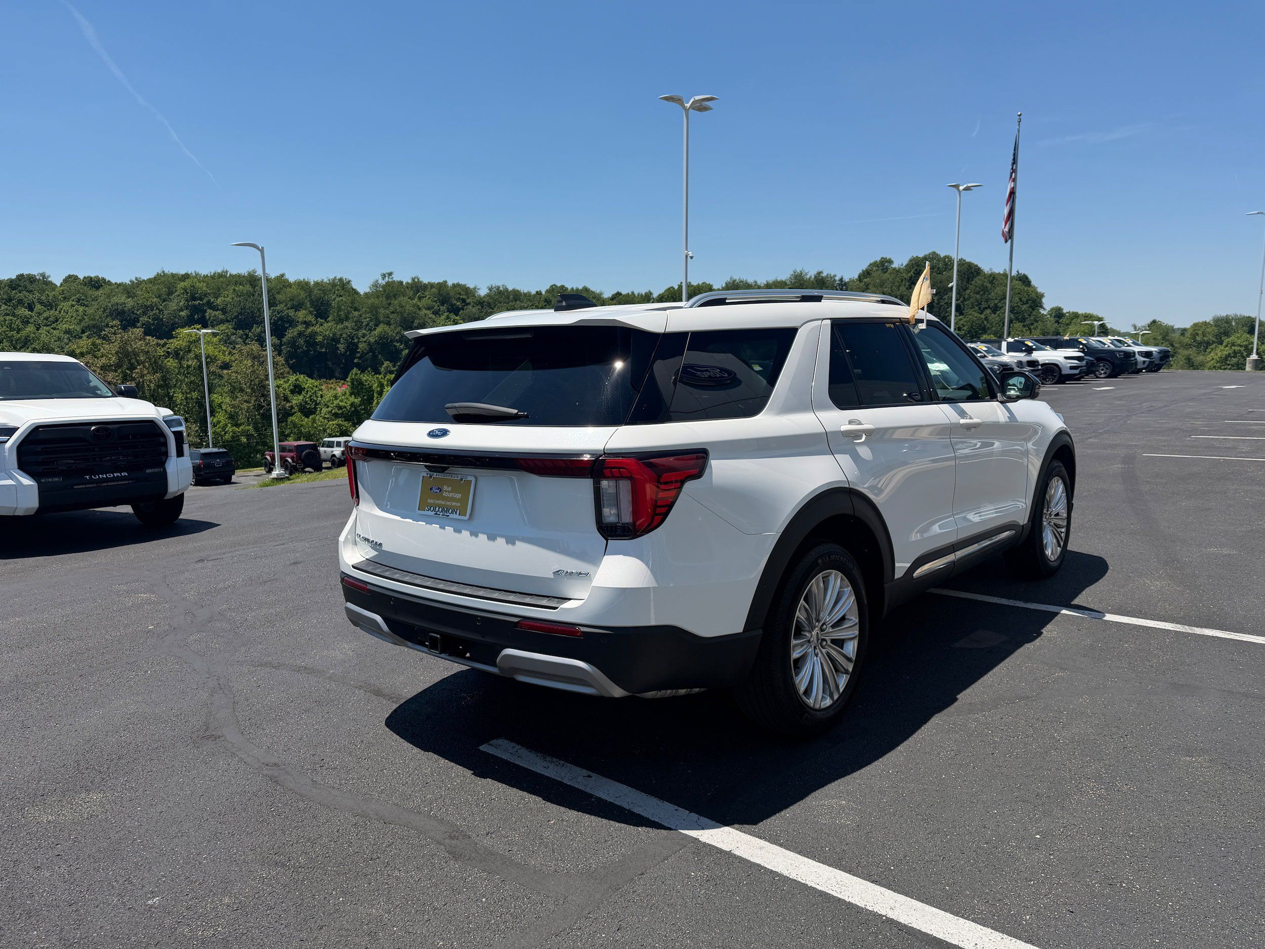 Certified 2025 Ford Explorer Platinum w/ LUX Leather Package AWD/4WD image 6