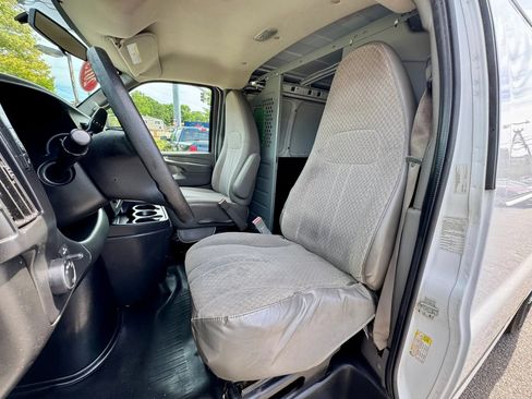 Used 2015 Chevrolet Express 2500 RWD image 9