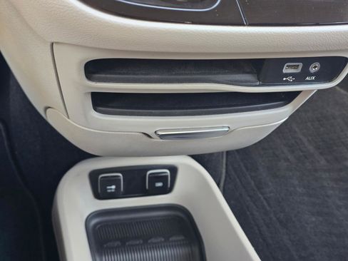Used 2018 Chrysler Pacifica Touring Plus image 21