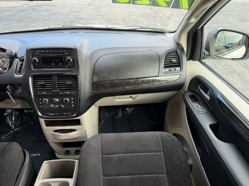 Used 2013 Dodge Grand Caravan SE image 25