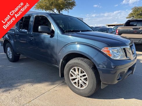 Used 2015 Nissan Frontier SV image 1