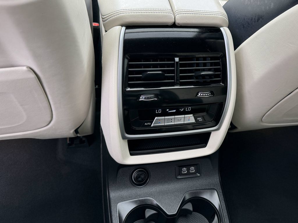 Used 2019 BMW X7 xDrive40i w/ Premium Package AWD/4WD image 39