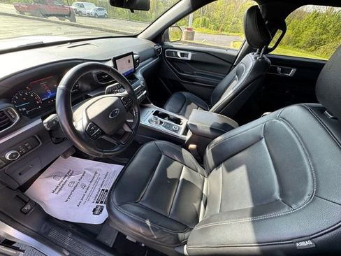 Used 2020 Ford Explorer XLT w/ Equipment Group 202A image 16
