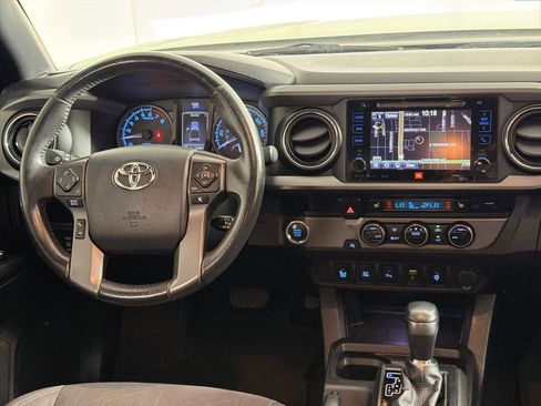 Used 2017 Toyota Tacoma TRD Off-Road image 28