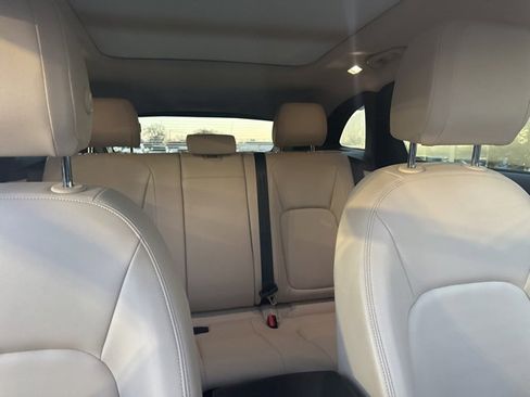 Used 2018 Jaguar F-PACE Premium image 32