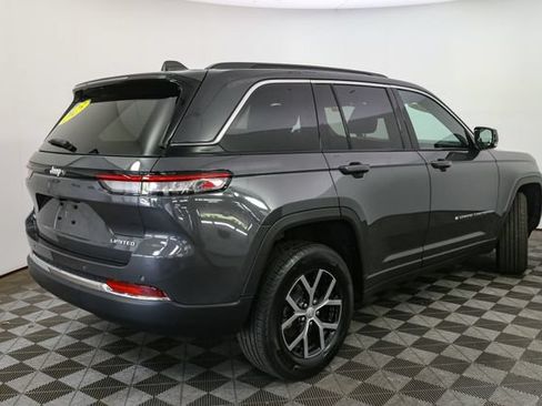 Used 2025 Jeep Grand Cherokee Limited AWD/4WD image 14