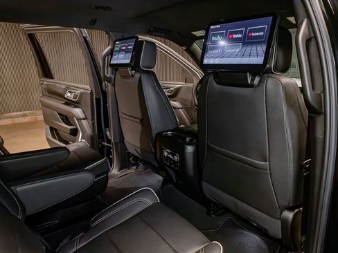 Used 2024 GMC Yukon XL SLT w/ SLT Luxury Package image 26