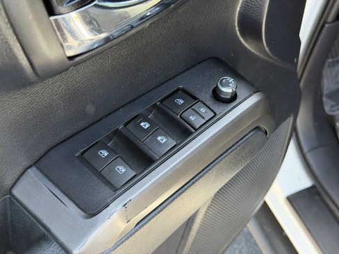 Used 2018 Toyota Tacoma TRD Off-Road AWD/4WD image 13
