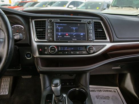 Used 2015 Toyota Highlander Limited image 17