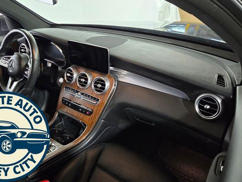Used 2022 Mercedes-Benz GLC 300 4MATIC image 33