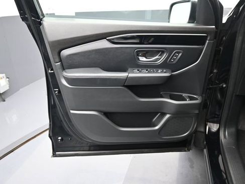 Used 2025 Honda Pilot EX-L image 22