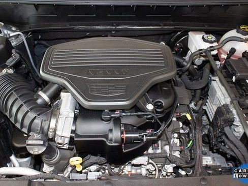 Used 2024 Cadillac XT6 Premium Luxury image 3