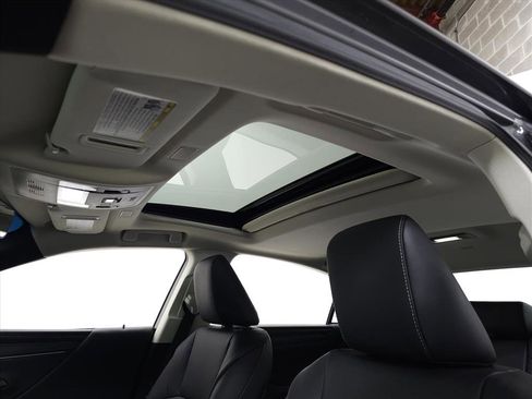 Certified 2025 Lexus ES 300h w/ Premium Package image 16