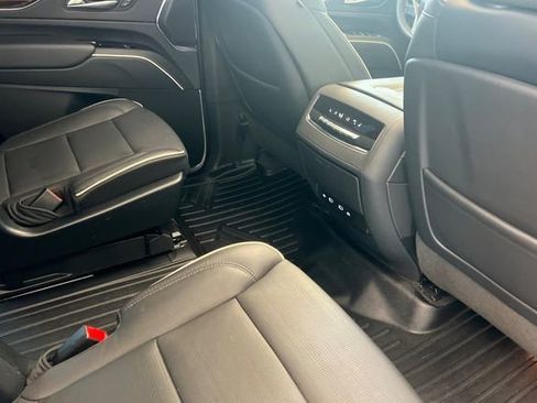 Used 2023 Cadillac Escalade Premium Luxury AWD/4WD image 19