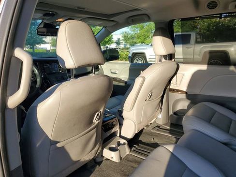Used 2020 Toyota Sienna XLE FWD image 10
