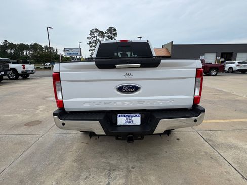 Used 2018 Ford F250 Lariat w/ Chrome Package AWD/4WD image 4
