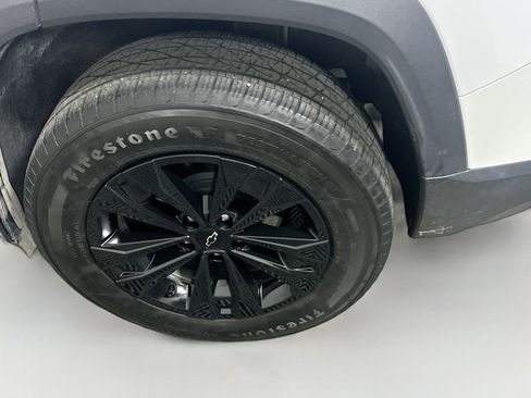 Used 2025 Chevrolet Equinox LT w/ Safety and Technology Package FWD image 11