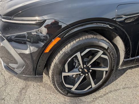 Certified 2024 Chevrolet Equinox EV LT image 11